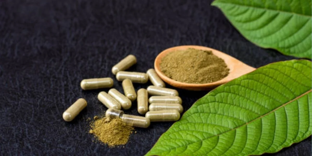 kratom powder and capsule